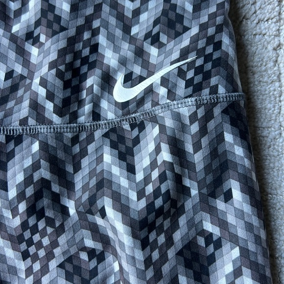 Nike capris - Picture 2 of 3